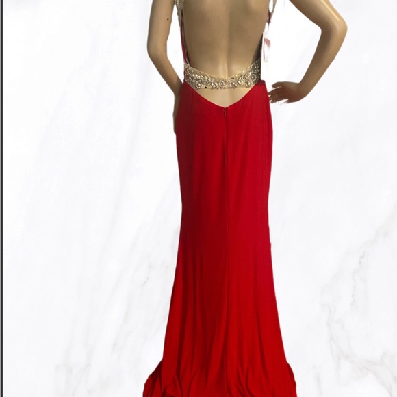 Red Drees - Picture 7 of 7